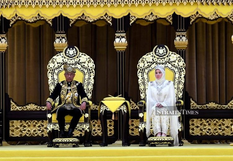 Sultan Abdullah Installed As Th Yang Di Pertuan Agong In Royal