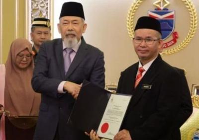 Ahadin Receives Letter Of Appointment As New Chief Syarie Judge Of