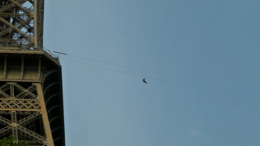 A Giant Zip Wire Is Installed On Paris Eiffel Tower For Adrenaline Junkies Nestia