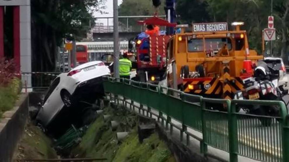Woman taken to hospital after crashing car into drain along Bukit Timah Road