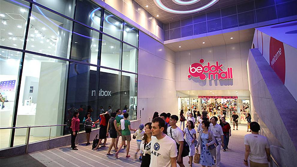 Police detain man for causing trouble with scissors at Bedok Mall; no injuries reported