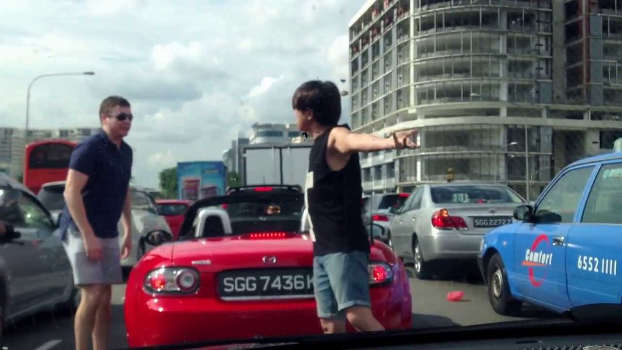 Ang moh vs Singaporean road rage!