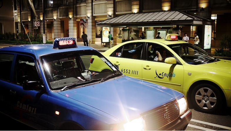 Taxi drama: 2 groups of friends start a brawl over a cab in the wee hours of the morning