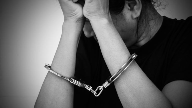 42岁妇女涉嫌偷车 遭警方逮捕