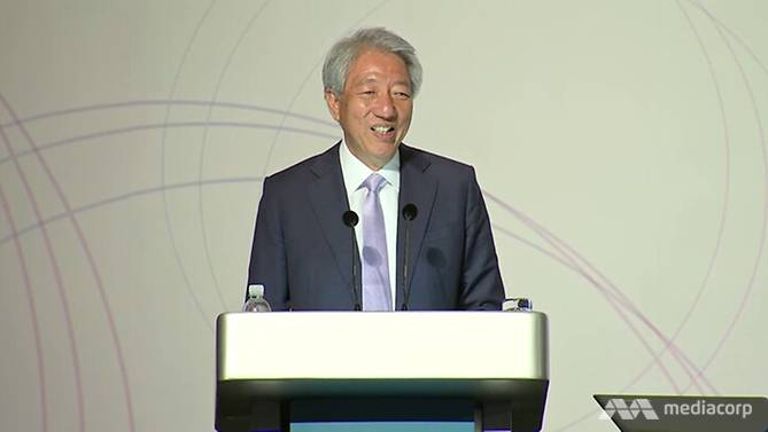 张志贤促请国人在欢庆除夕时 也应感激内政团队人员
