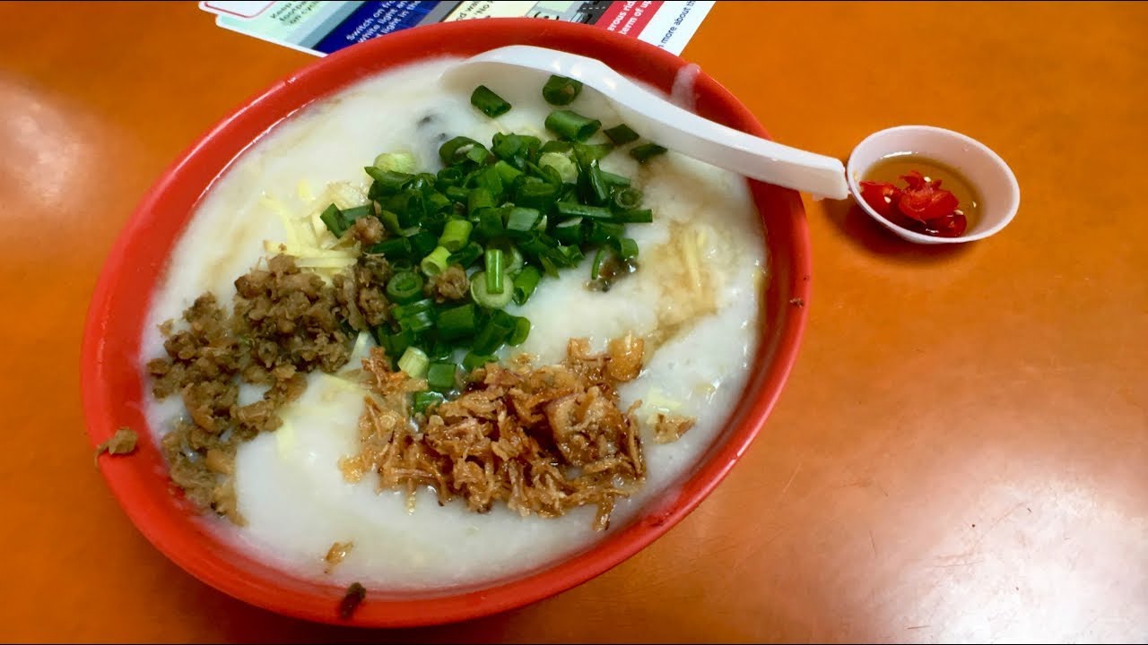 Hawker makes amazing 'roadside'  Cantonese porridge!