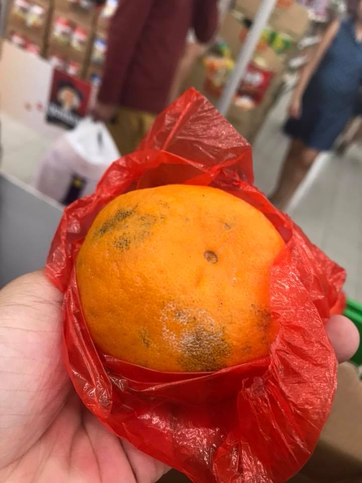 可恶，超市员工竟然说这橘子没事？