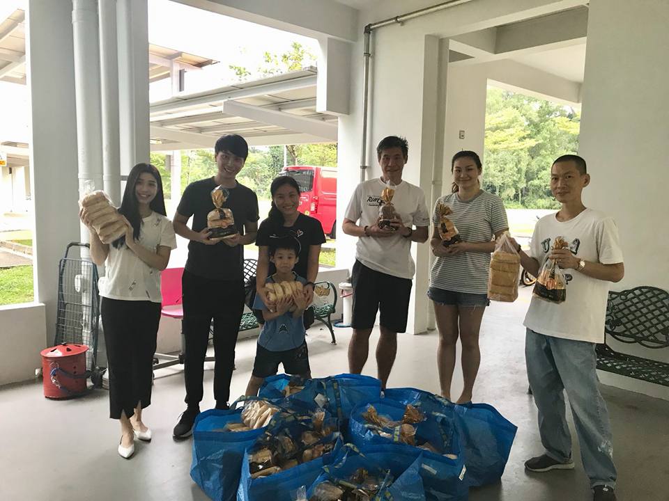 More kind-hearted Singaporeans step up to help the needy!