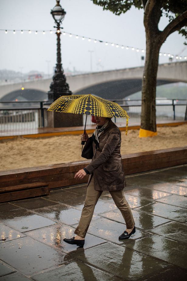 UK weather forecast: Nation braced for gales and heavy rain - Met Office issues warning