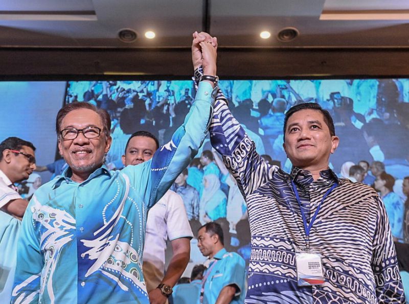 Report: Ex-PKR deputy president claims Azmin sought to exit party over tensions with Anwar