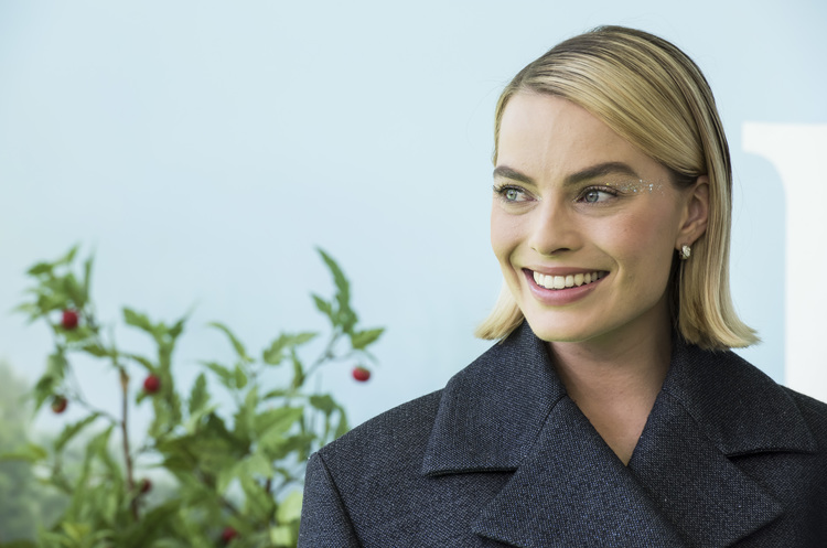 Margot Robbie will take on Barbie in live-action movie | Nestia