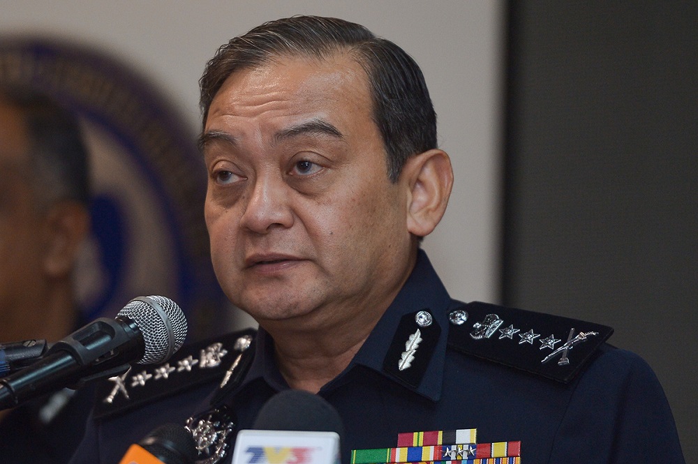 Police to look into claim 200,000 people given citizenship certificates
