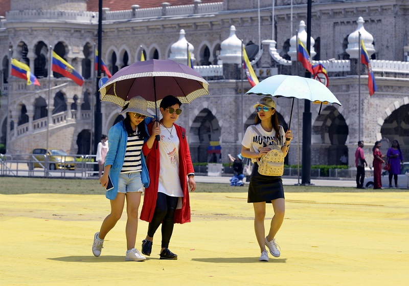 Putrajaya cops bust Peruvian gang targeting tourists