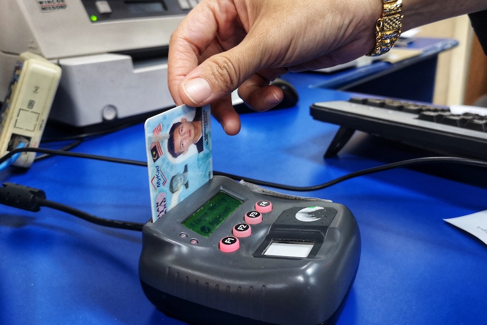 NRD scotches rumours govt is issuing MyKad to Chinese nationals