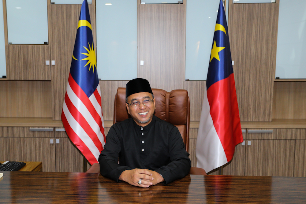 No such thing as backdoor govt in Melaka, says chief minister