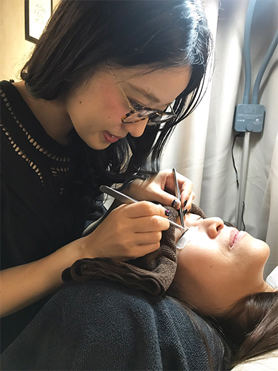 Best lash extension salon in Singapore? We compare the prices & reviews of 16 well-known lash salons