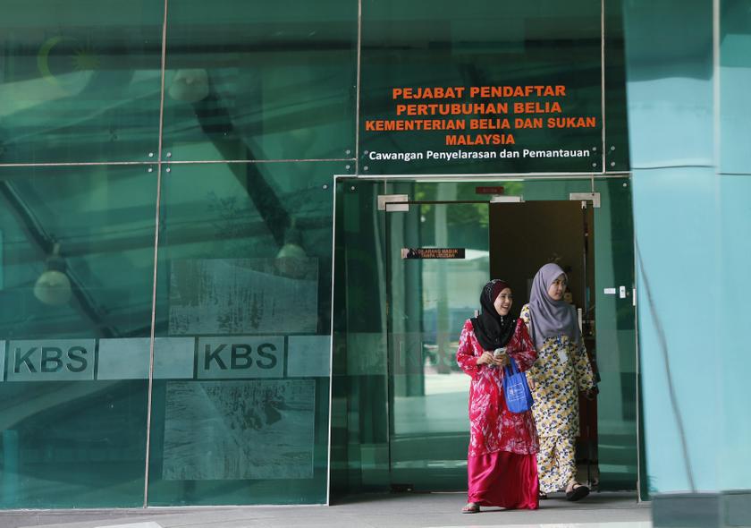 Civil servants not allowed to hold any position in political parties, says Public Service Dept D-G