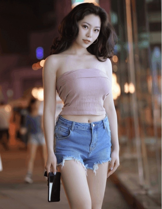 重庆街拍“火辣”美女, 紧身上衣凹凸有致| Nestia