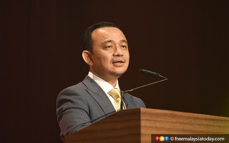 Maszlee turns to toys as a teaching tool
