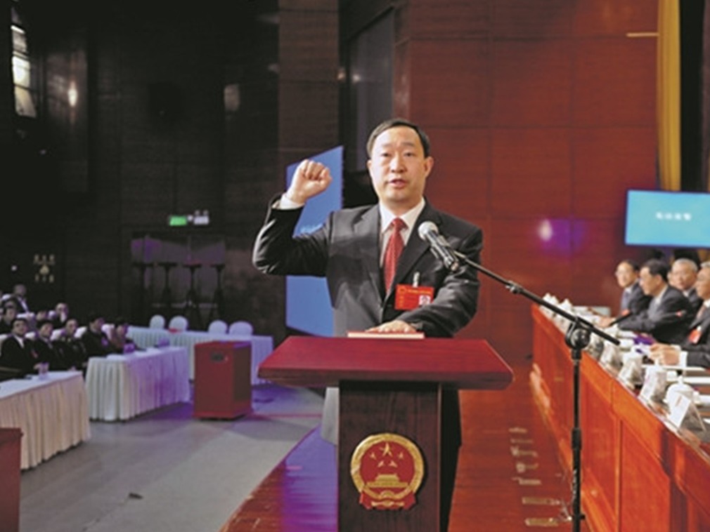 任“空降兵”救灾官场塌方后 他成山西最年轻的市长（图）