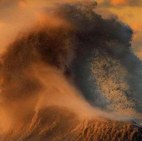 中国游客全家惨死海外，只为一张自拍...君子不立危墙之下！