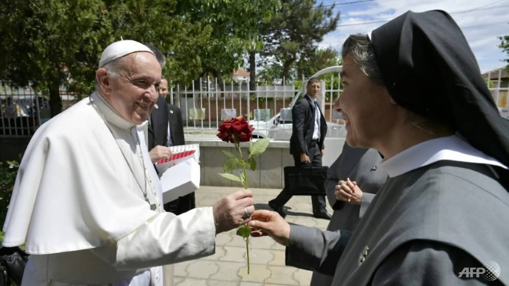 Refugees are 'cross for humanity', says Pope in Bulgaria