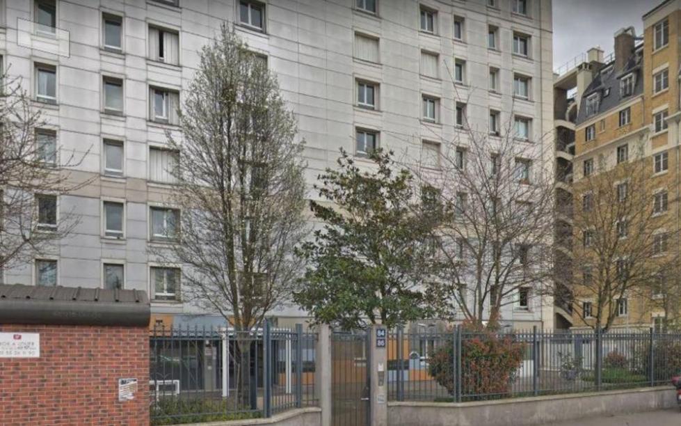 巴黎一住宅发生血案 一男子在停车场遇刺身亡