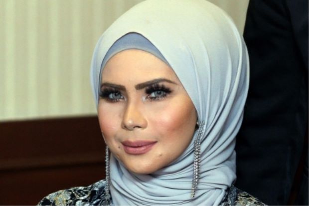 Rozita slammed for wearing white beaded jubah to hospital