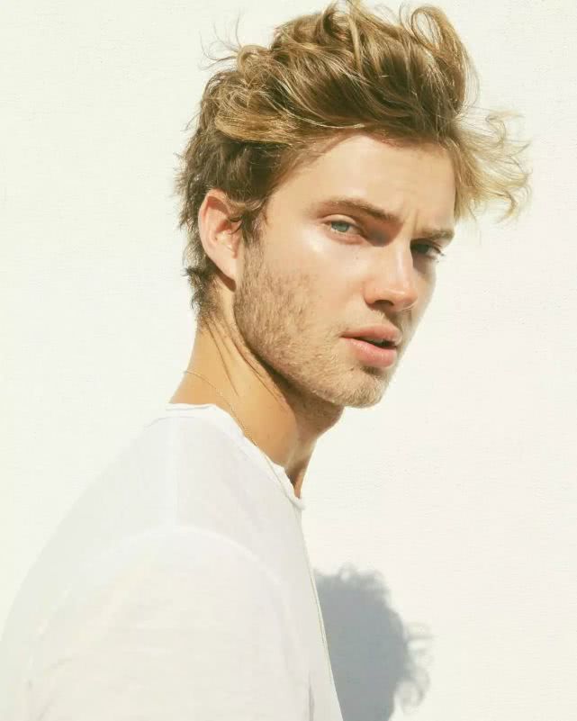非常具有古典美的南非男模Luke Volker，我可以