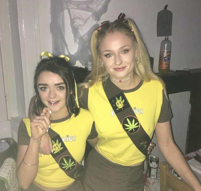 Fans Reckon Sophie Turner Just Accidentally Live Streamed Her 'Weed Vape'