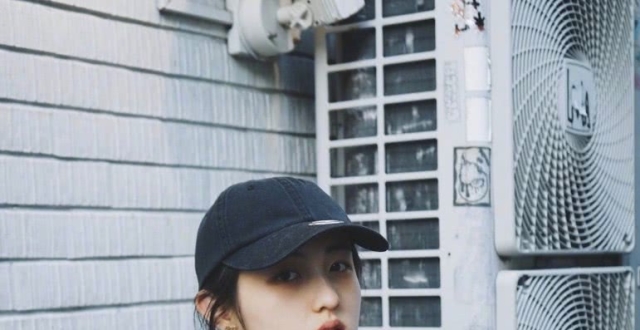 “戒”了高跟鞋的张子枫，在脚上画了一条红线，瞬间增高20cm