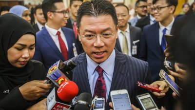 每天国会须有2正5副部长