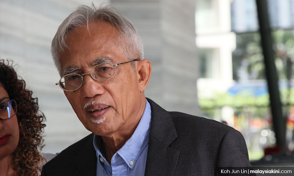 Kadir trains guns on Pak Lah, Najib's 'fourth-floor boys' over Utusan's fate