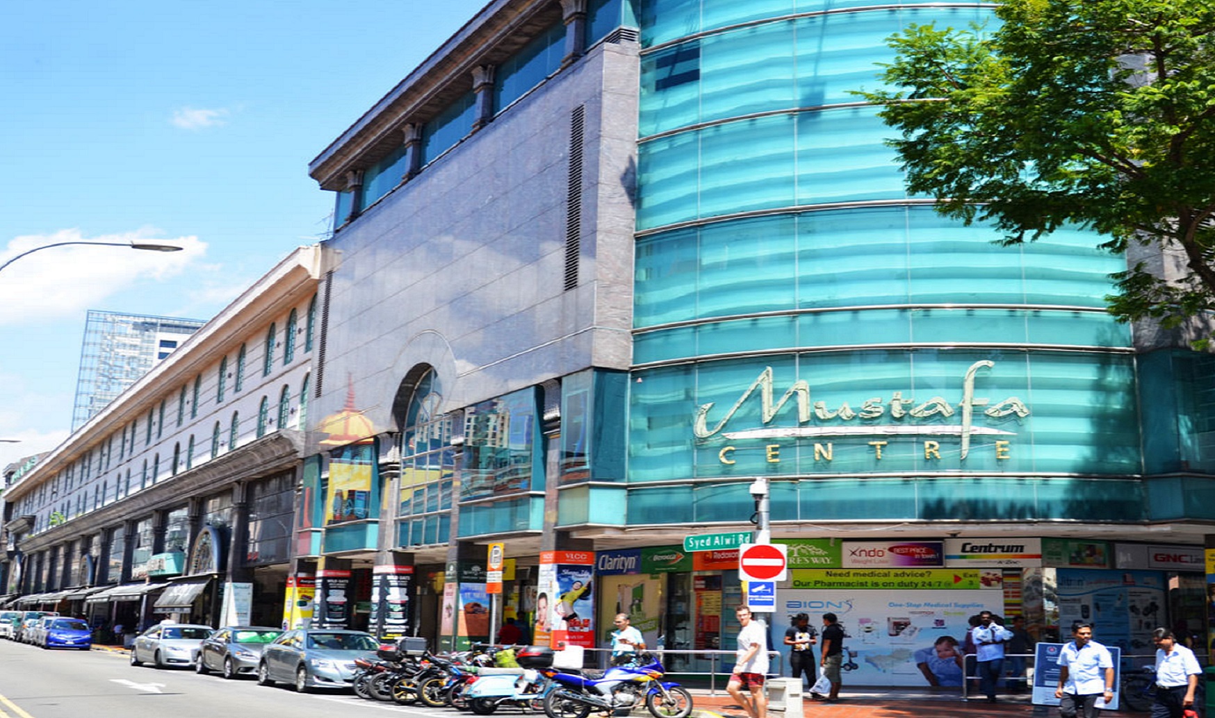 Netizen Disappointed With Service At Mustapha Centre, Staff Didn't Understand English, Ignored His Request