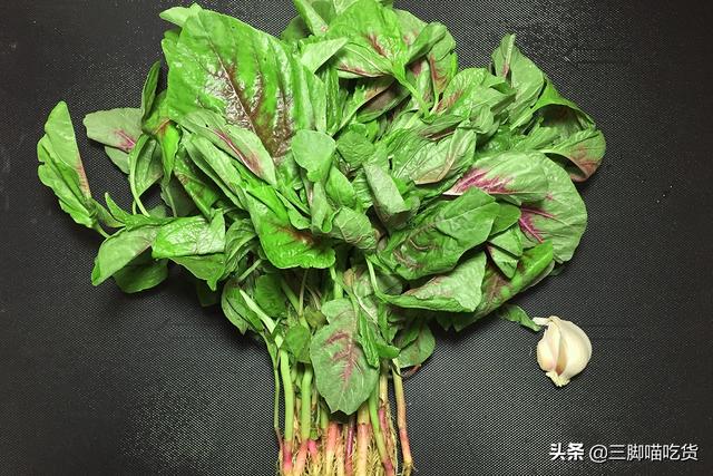 这菜，多给全家人吃，钙铁含量比菠菜高，三天两头做一次，润肠胃