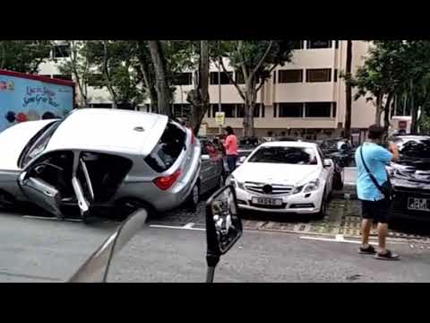 lady driver of silver bmw parking fail at wheelock place public carpark