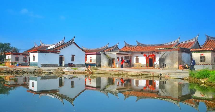 水上皇宫”神秘之美，红砖古厝群如迷宫，建筑格局500年不变