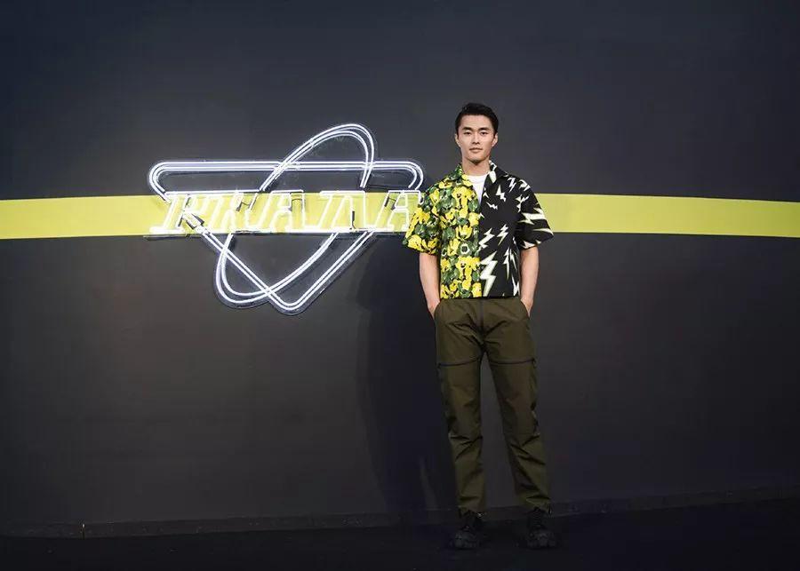 模特巴瑞杰、李旼皙、何穗、赵磊亮相Prada2020春夏秀场
