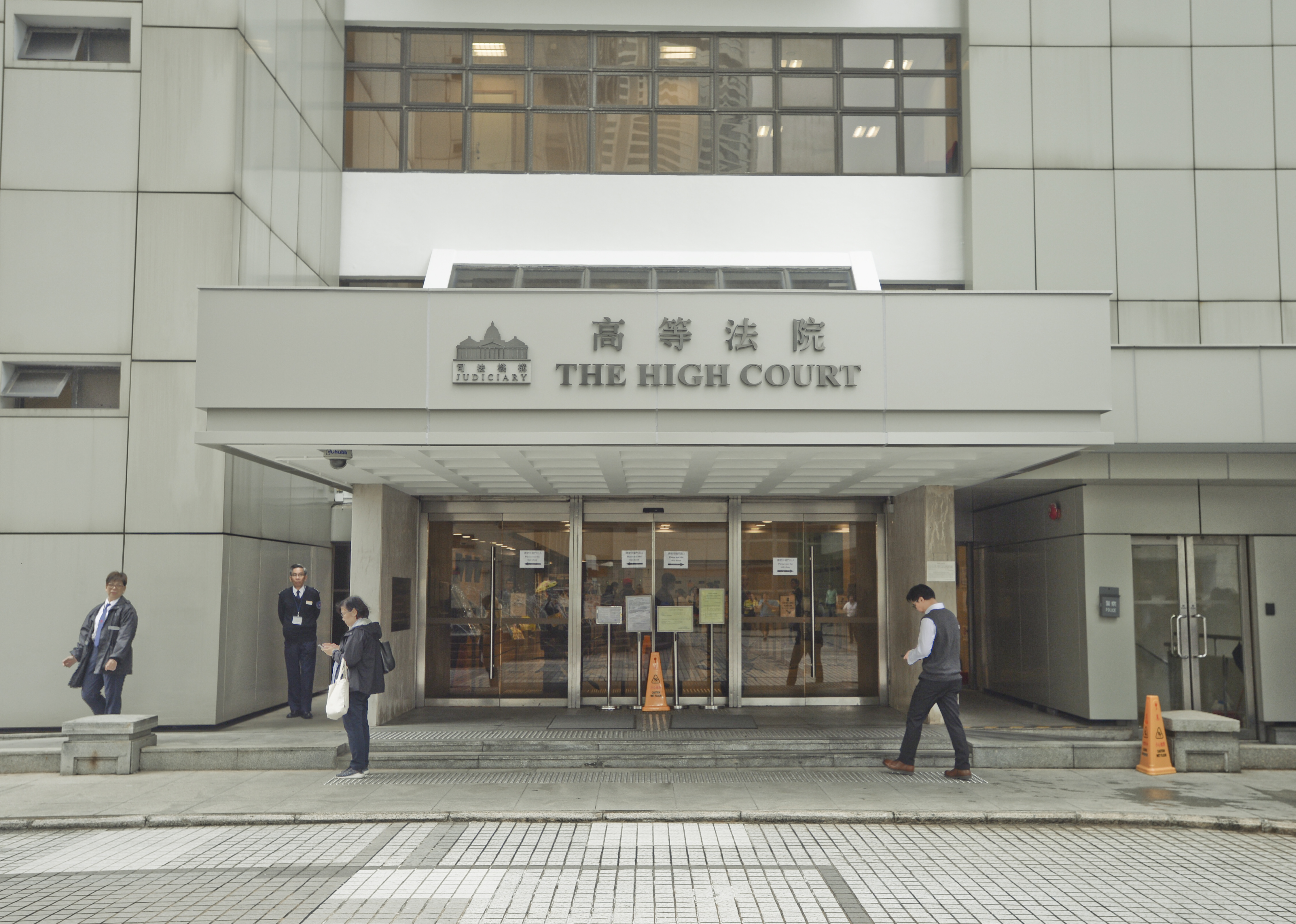房委会拒承认同性丈夫要求补地价 男子司法覆核挑战家庭成员定义