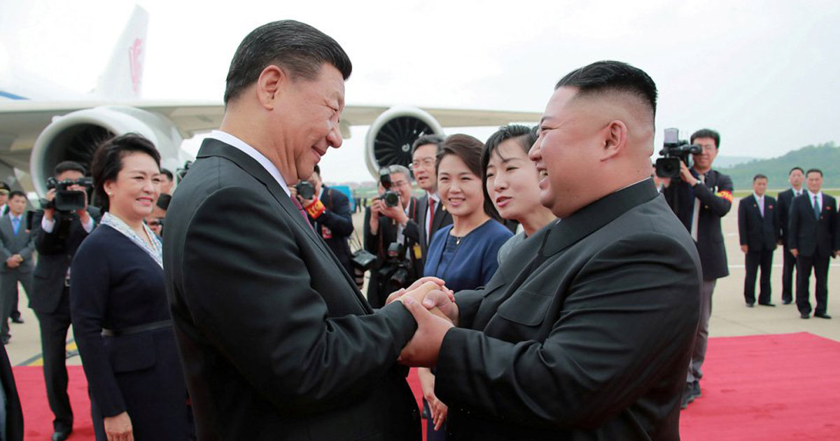 North Koreans sing ‘I love you, China’ & form Xi Jinping’s face in stadium to welcome him