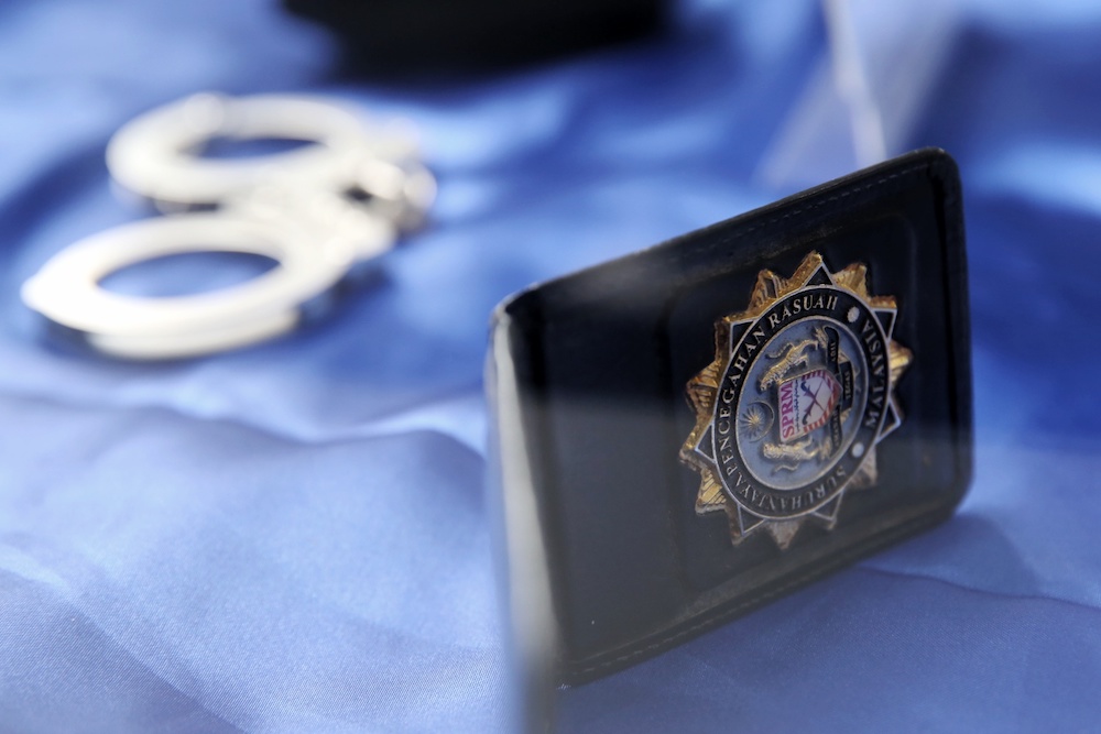 Former Customs director, two others nabbed for graft
