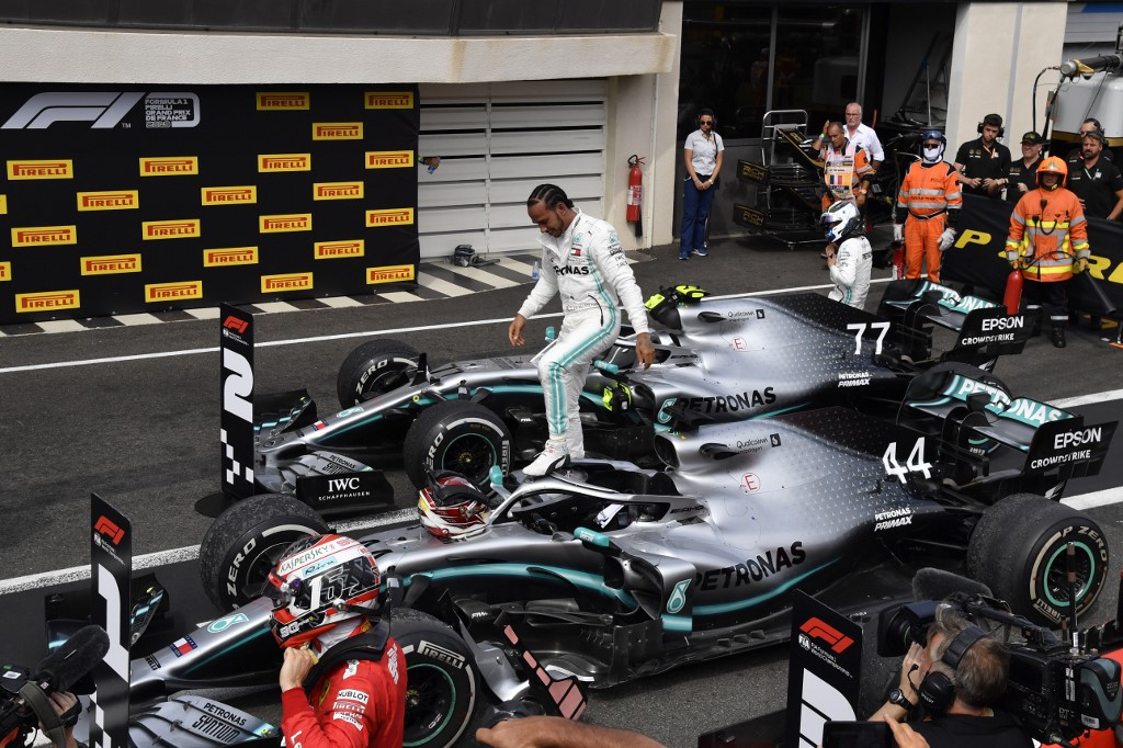 Formula One will proceed with Singapore race despite unhealthy air quality