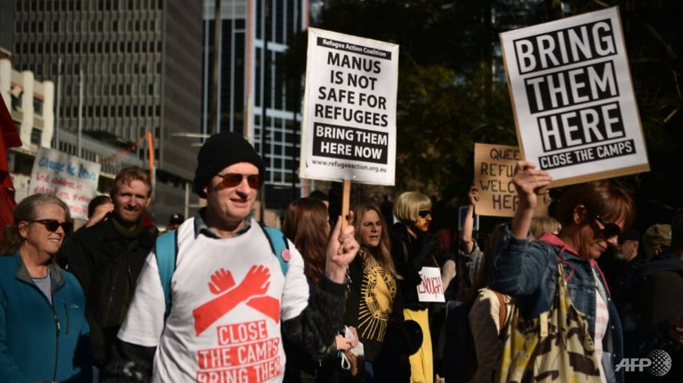 Papua New Guinea demands end to Australia refugee contract