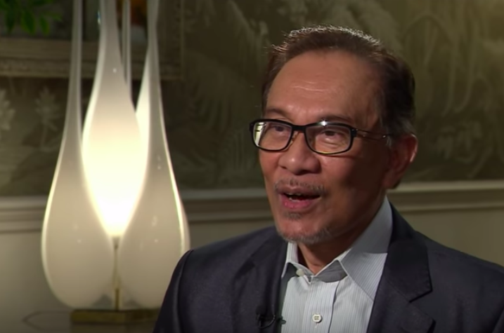Anwar the last samurai gets support from Barisan, Umno men
