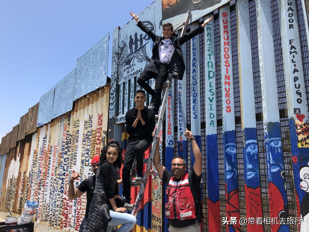 4000人参与，美墨边境隔离墙被涂鸦成了“友谊墙”