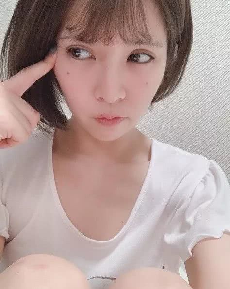 原创 星二代败光母亲遗产下海陪酒，如今在母亲墓前痛哭忏悔重新做人！