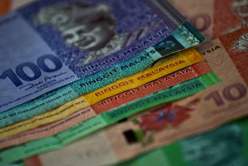 Ringgit lower at opening tracking overnight losses in US oil market