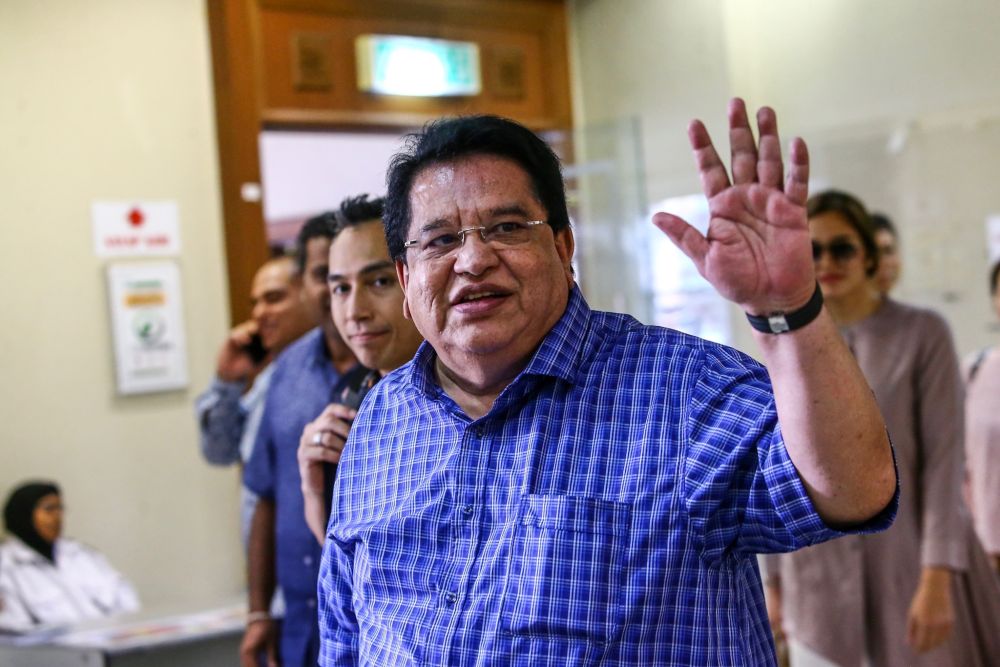 Court returns Tengku Adnan’s passport on medical grounds