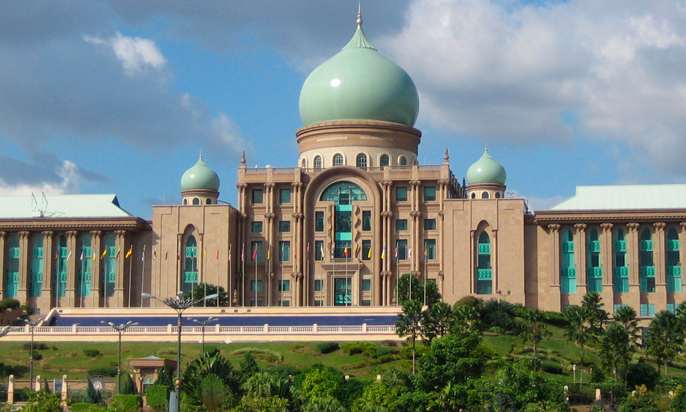 Federal gov't on track to meet deficit target