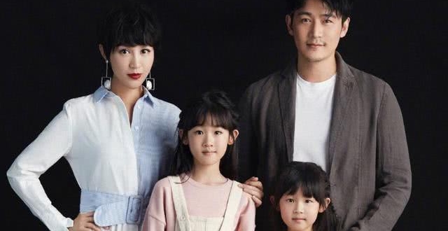 陆毅一家四口拍杂志，母女仨长裙飘飘，贝儿宛如翩翩起舞的小仙女